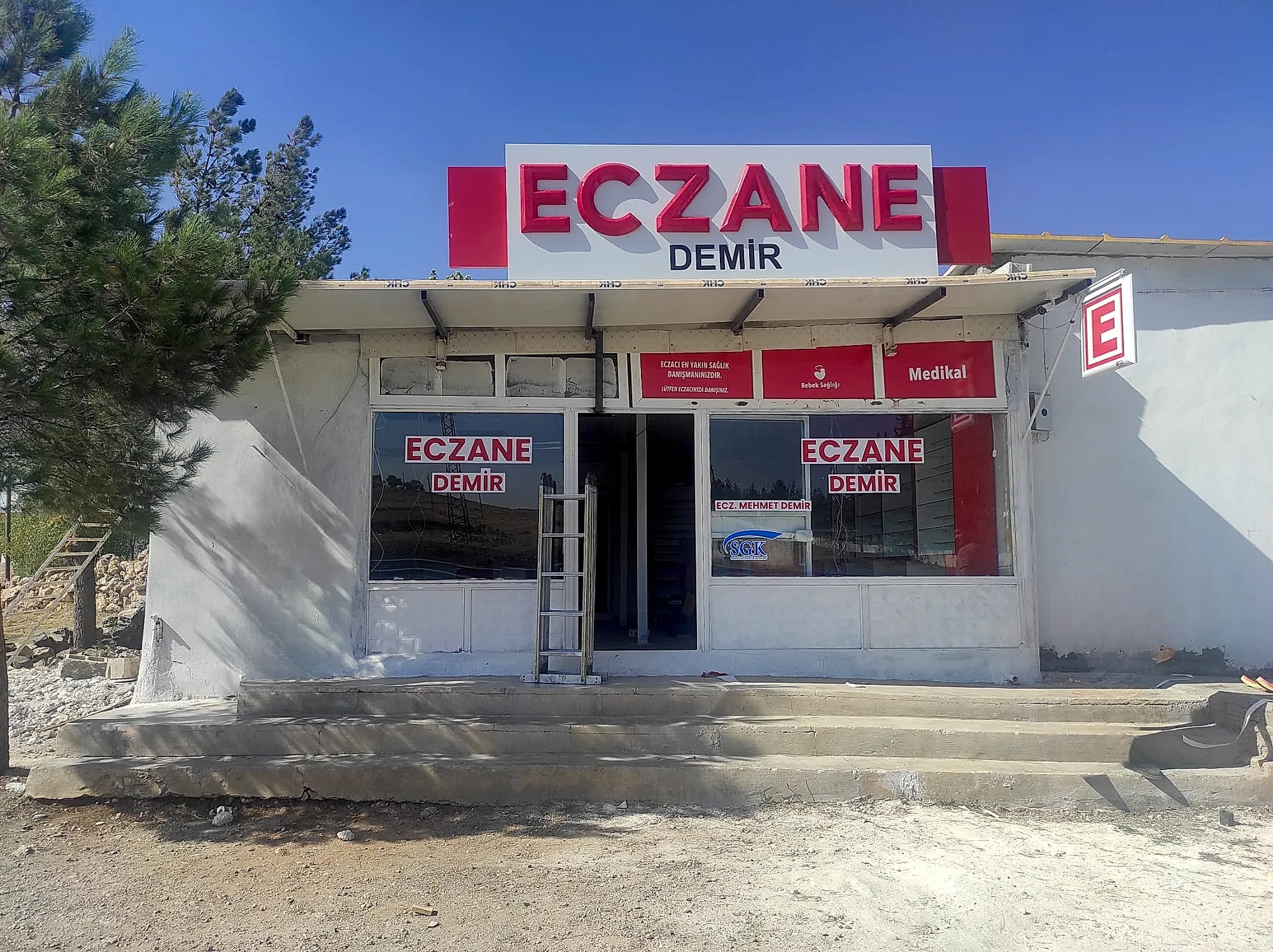 Demir Eczanesi — Eczane Tabelası