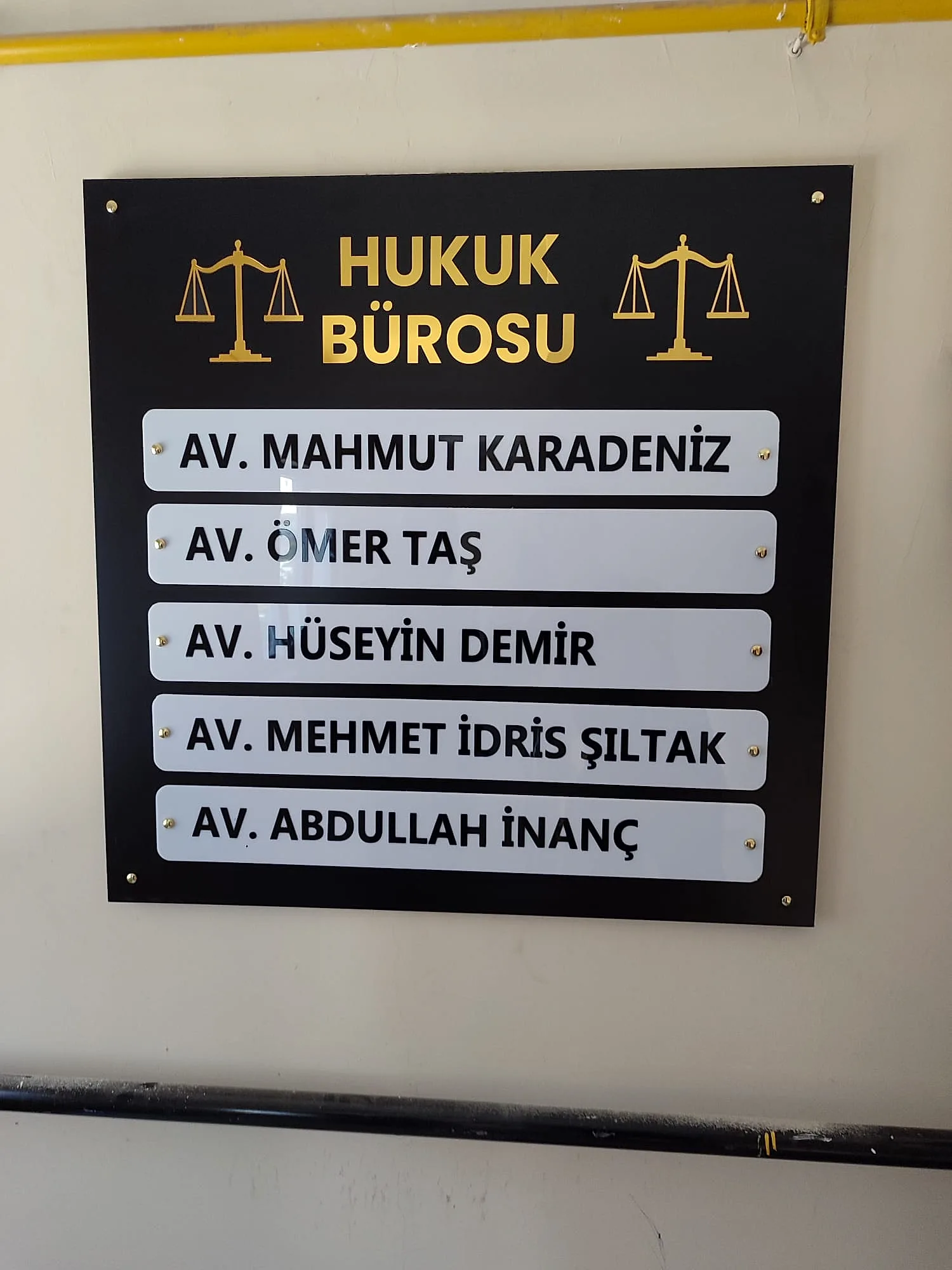 Hukuk Bürosu (av. Mahmut Karadeniz — İsimlik / Kapı İsimliği