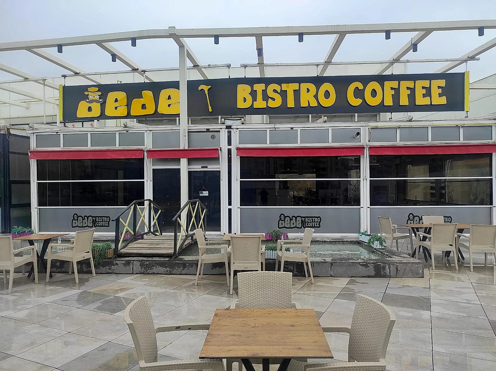 Dede Cafe — Kompozit Kutu Harf