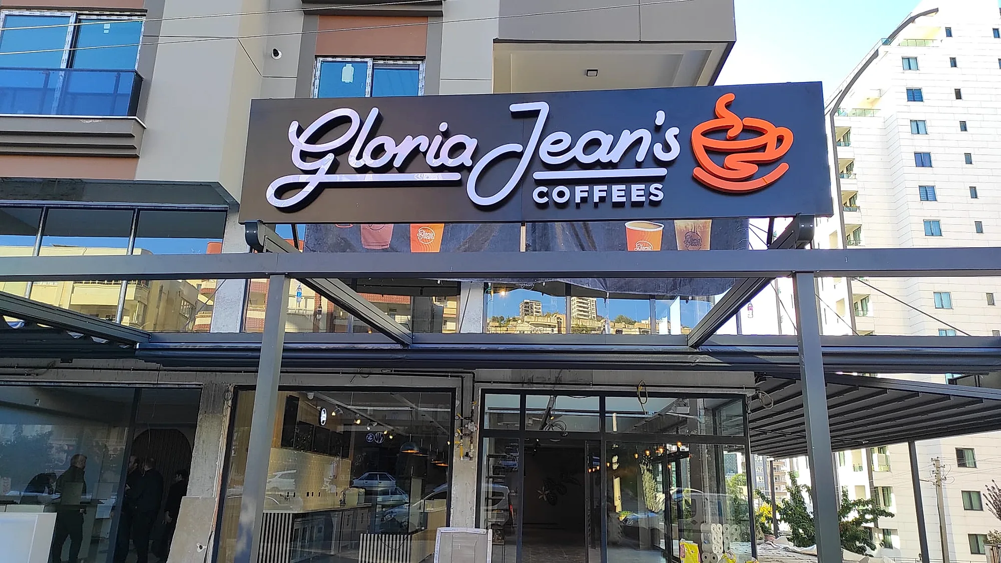 Gloria Jeans — Kompozit Kutu Harf