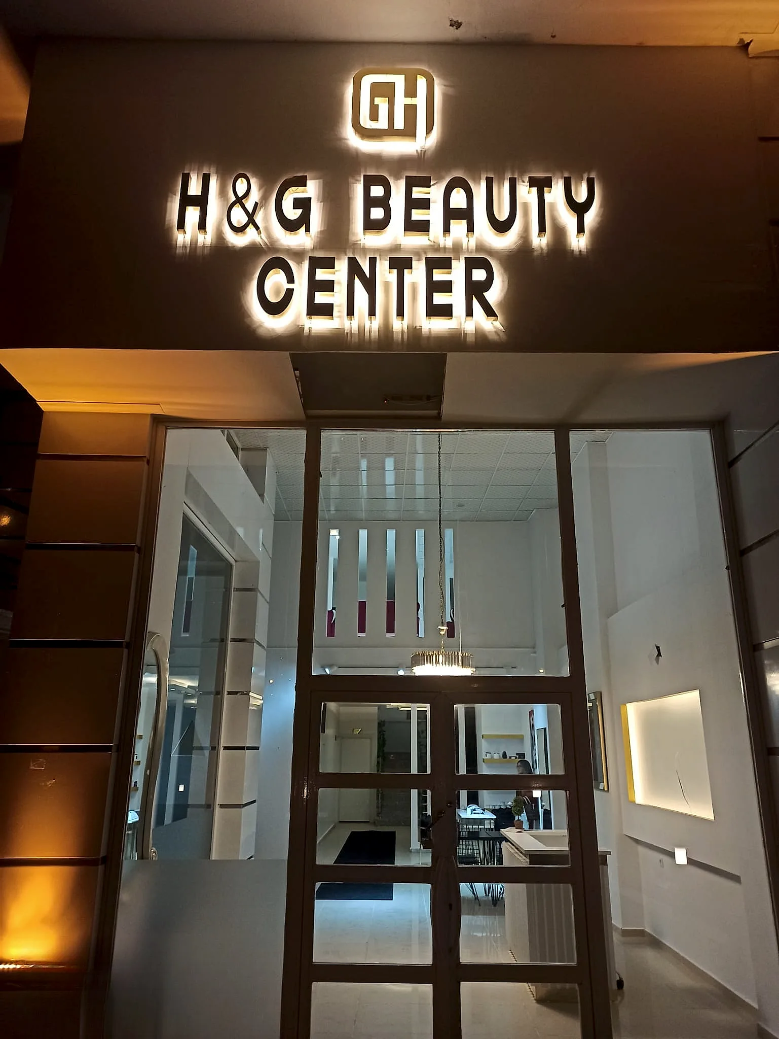 HG — Krom Harf Arkadan Işıklı