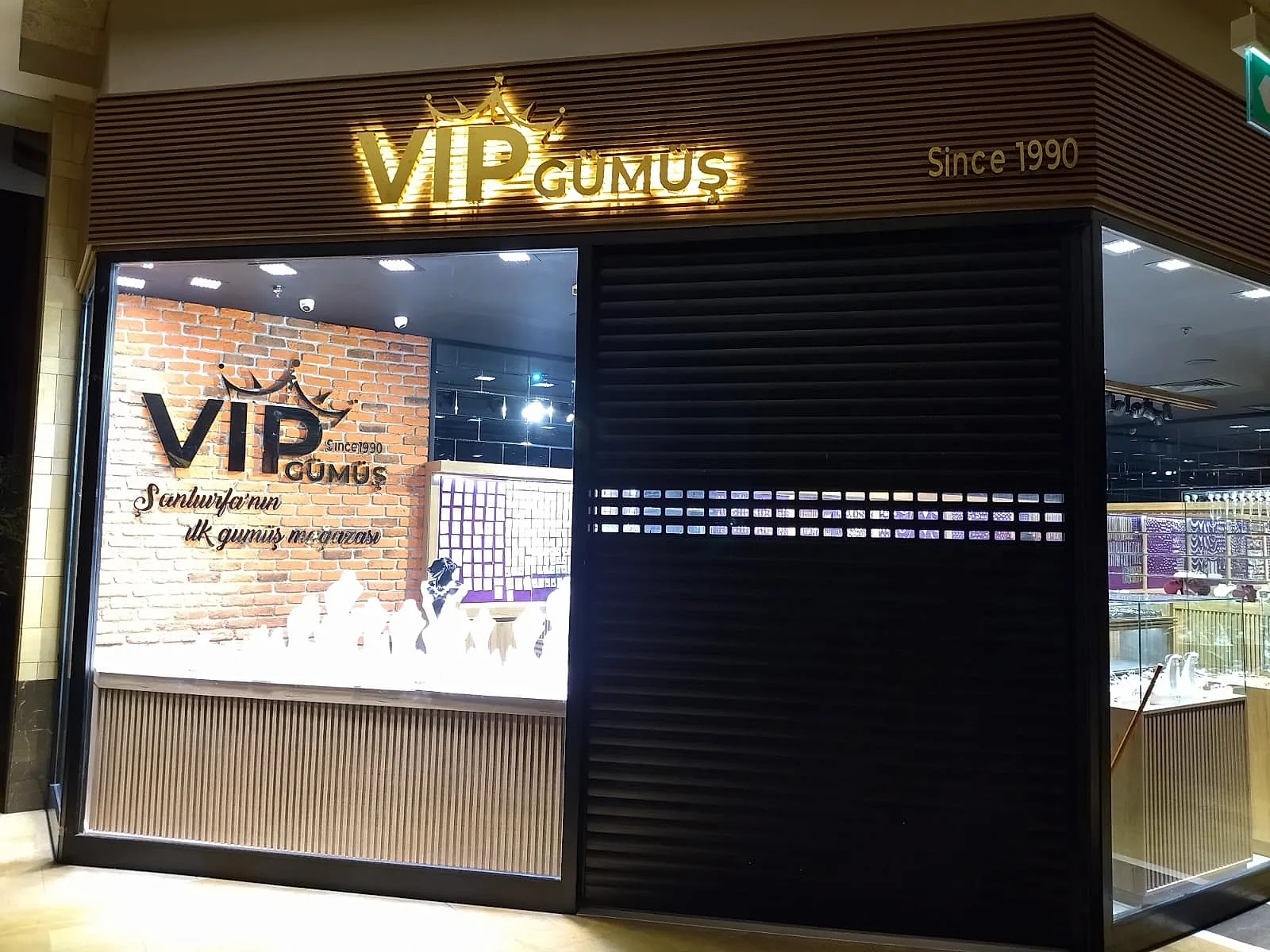 Vip Gümüş — Krom Harf Arkadan Işıklı