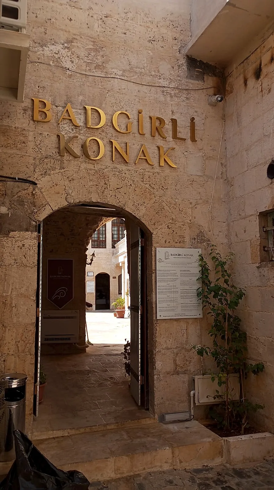 Badgirli Konak — Krom Harf