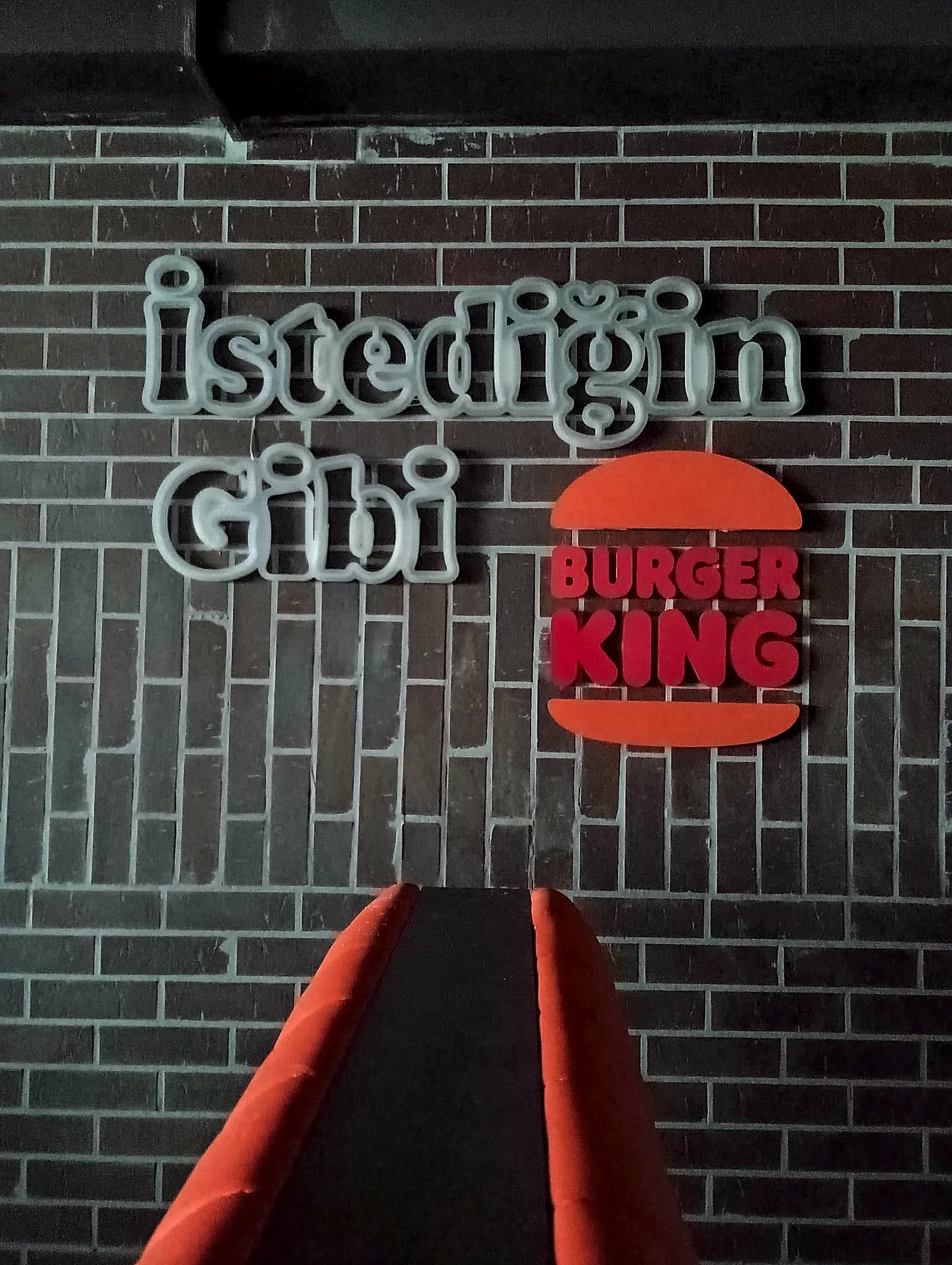 Burger King — Neon Tabela