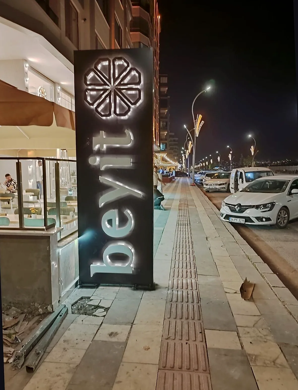 Beyit Totem Kompozit ÜZeri Sarı Krom.jpg