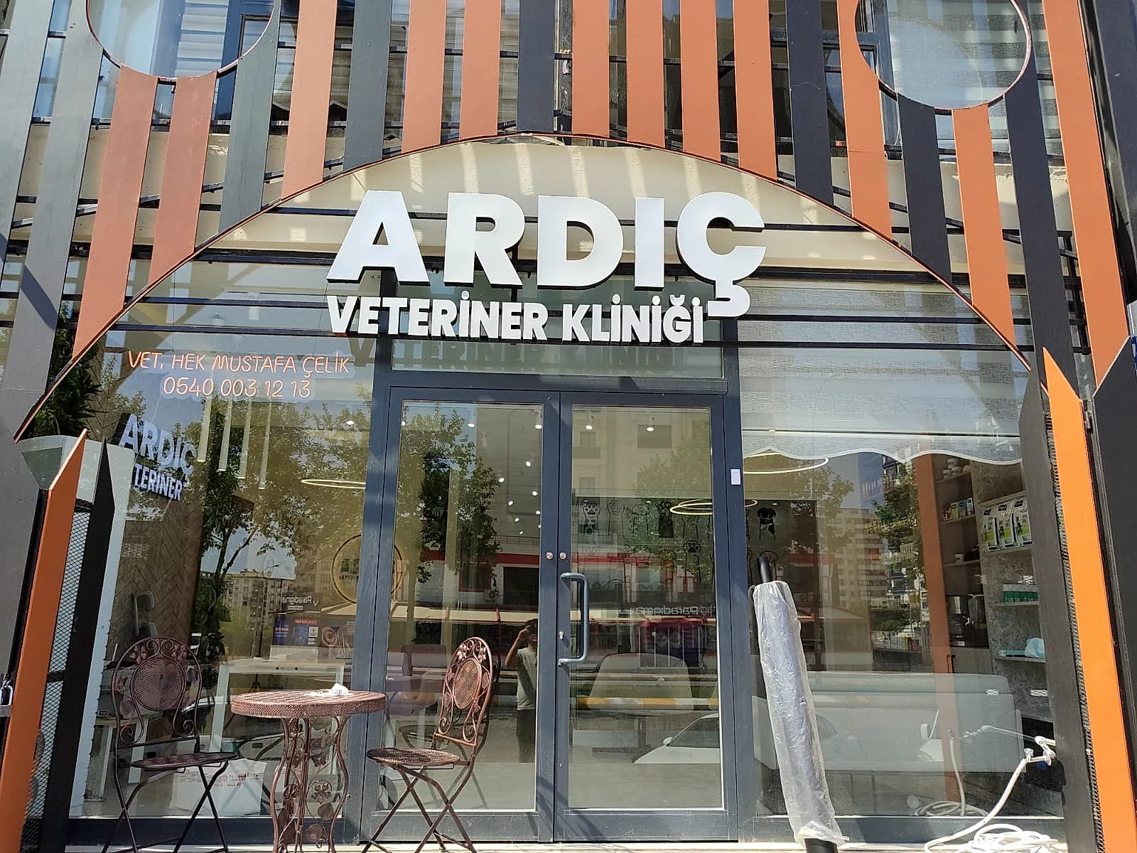Ardınç Demir Izgara ÜZeri Kutu harf.jpg