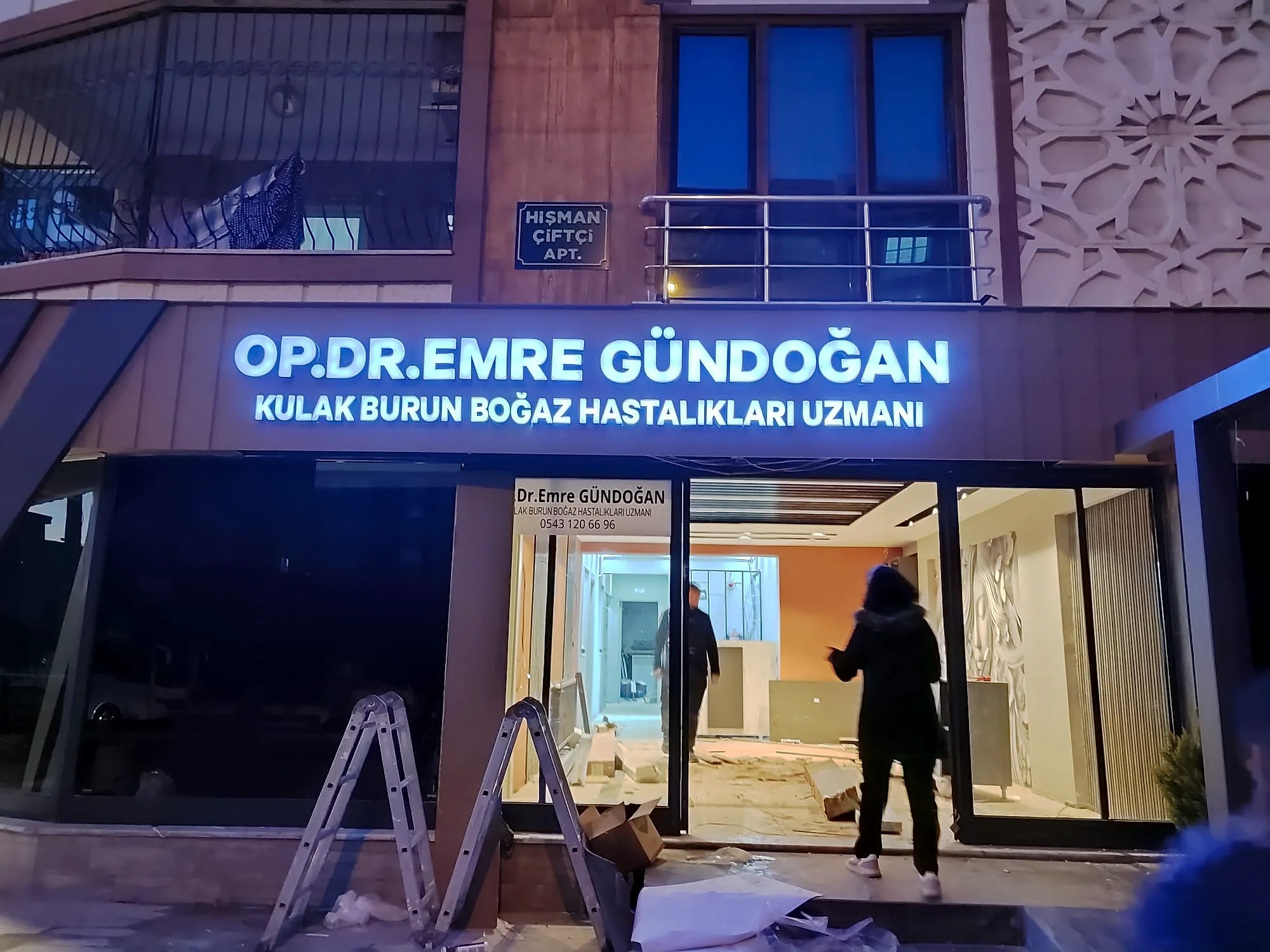 Op.dr. Emre Gündoğan KBB — Yan Bant Alüminyum Kutu Harf
