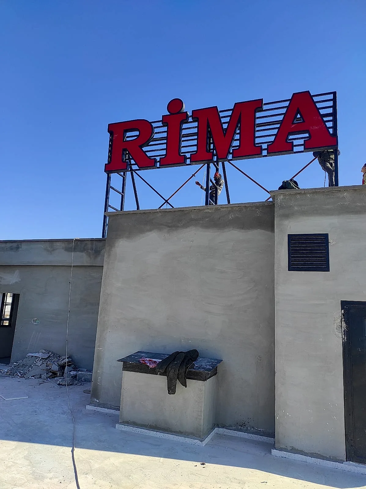 Rima — Yan Bant Alüminyum Kutu Harf
